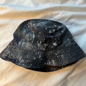 Lululemon bucket hat